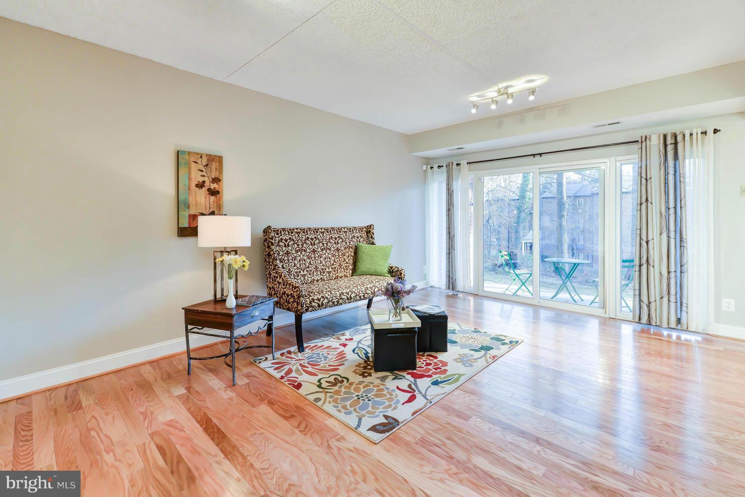 11819 Breton Court, Unit 2B Reston, VA 20191 - Photo 3 of 30 Living Room