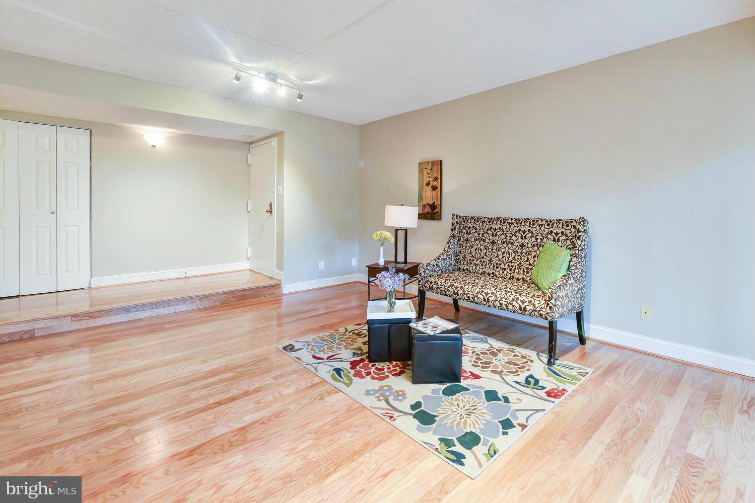 11819 Breton Court, Unit 2B Reston, VA 20191 - Photo 4 of 30 Living Room