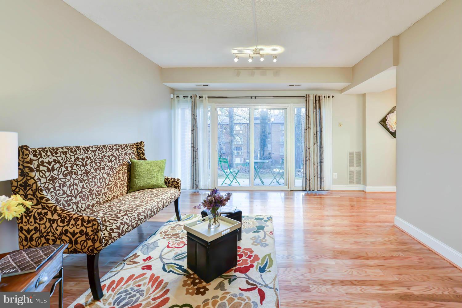 11819 Breton Court, Unit 2B Reston, VA 20191 - Photo 9 of 30 Living Room