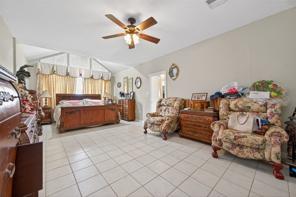1608 Krenek Road Crosby, TX 77532 - Photo 20 of 49 a living room with furniture and a chandelier