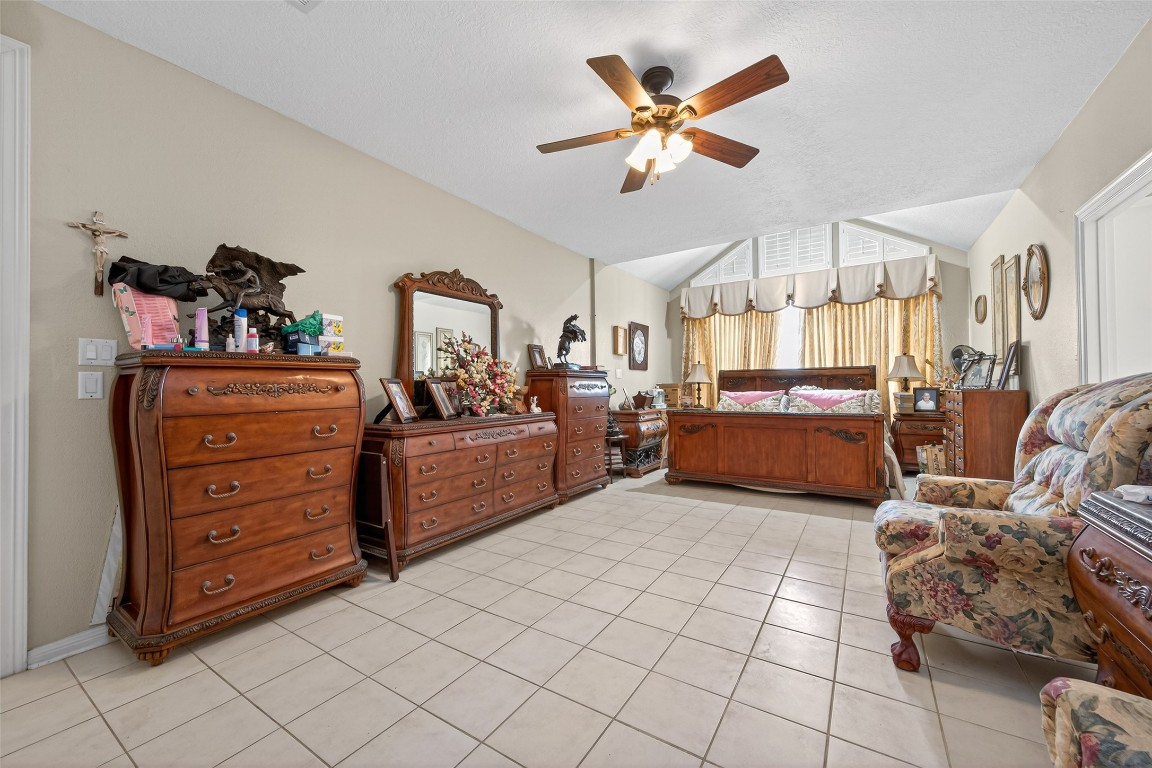 1608 Krenek Road Crosby, TX 77532 - Photo 21 of 49 a bed room with a bed and a couch