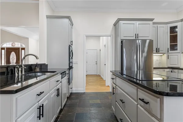 $999,000 | 124 South Shore Drive, Fair Play, SC 29643