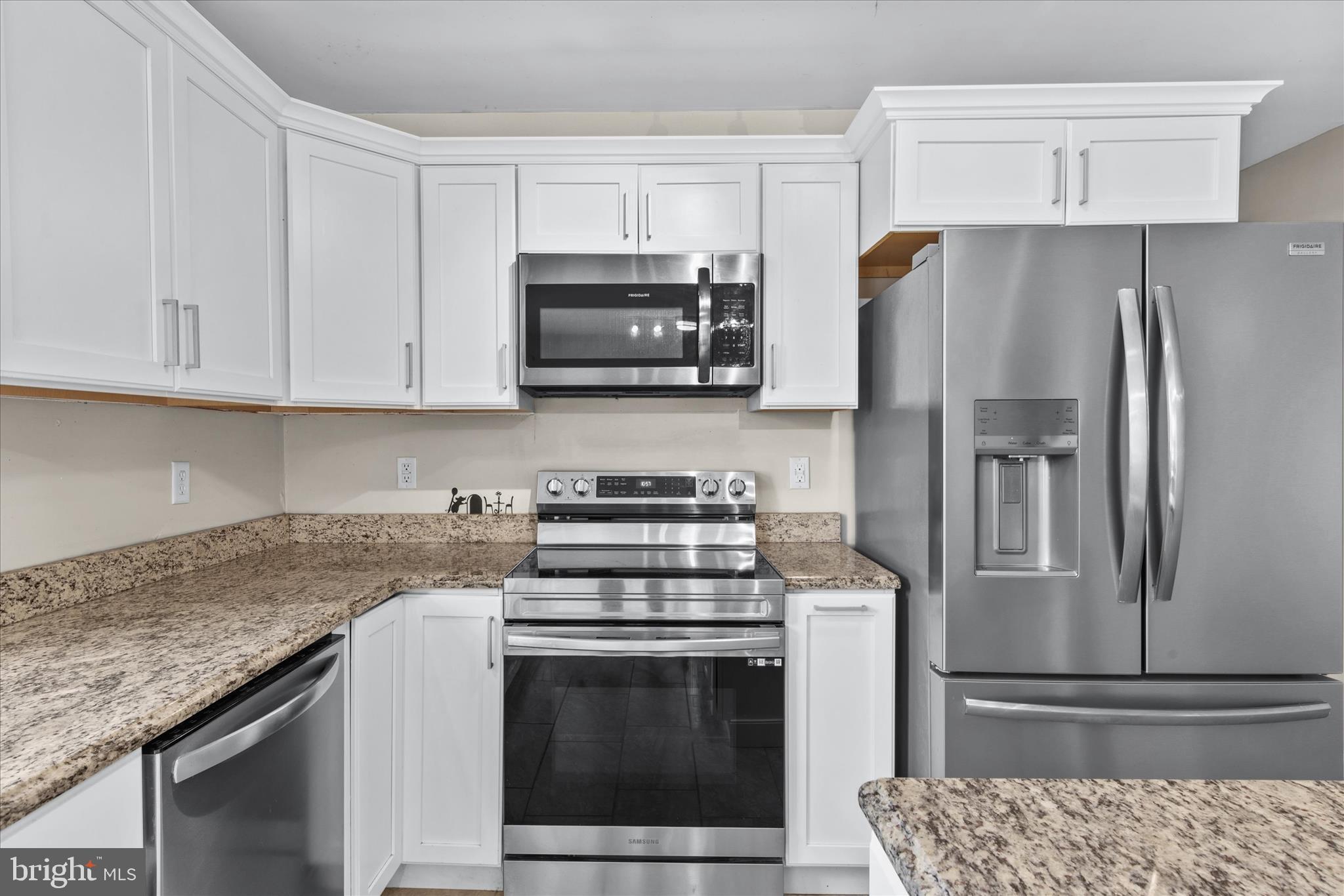 310 Autumn Ridge Drive Hebron, MD 21830 - Photo 11 of 25 a kitchen with a stove microwave and refrigerator