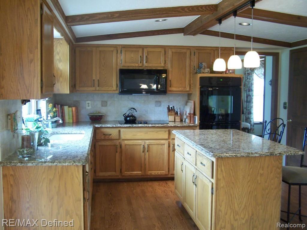 332 Silvervale Drive Rochester, MI 48309 - Photo 10 of 31 2014-05-27 12.31
