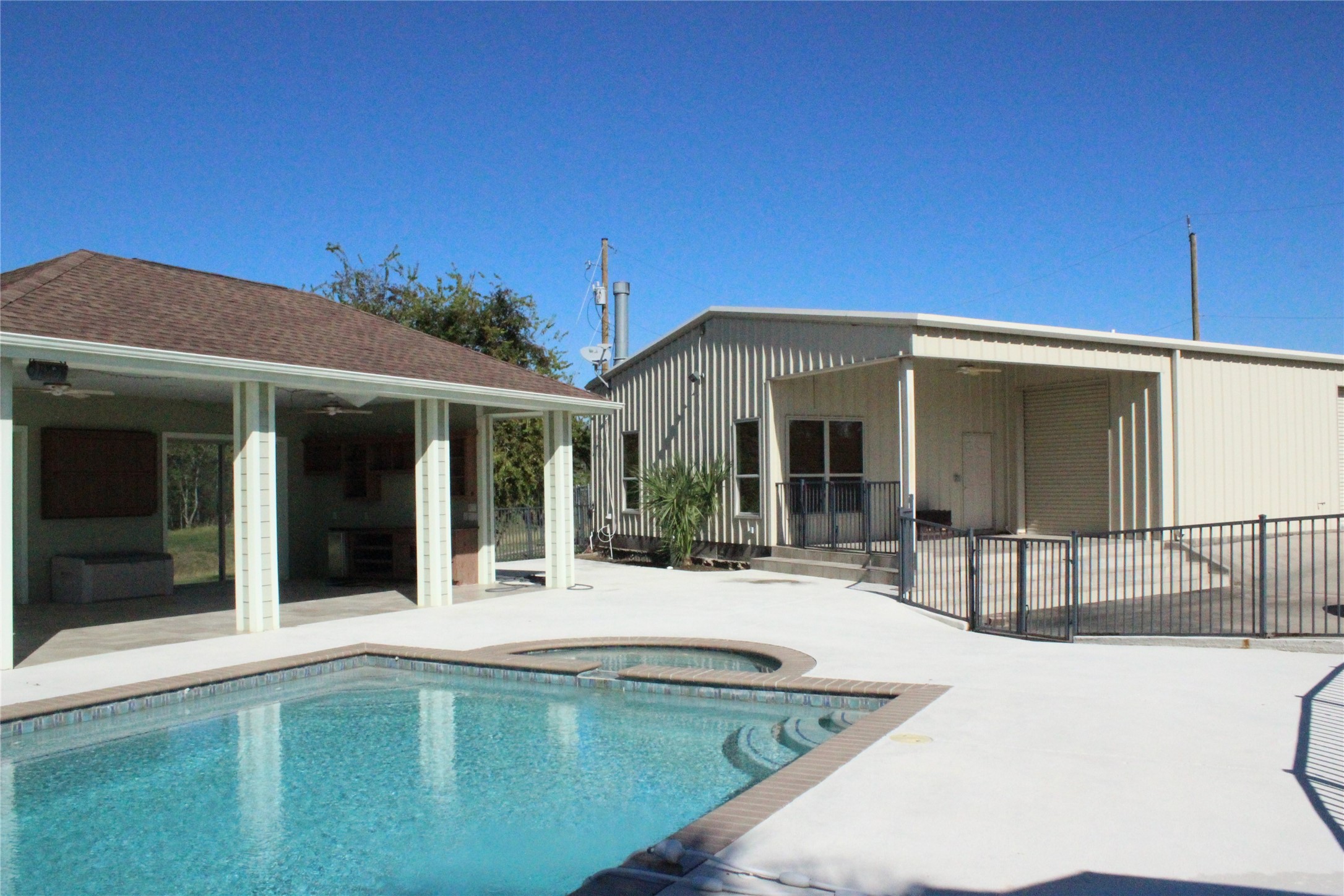 2904 Red Bluff Road Seabrook, TX 77586 - Photo 7 of 16 Pool Cabana & Barndominium