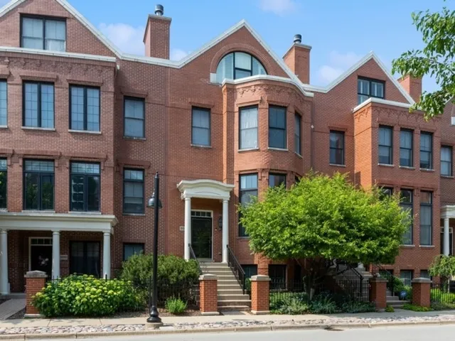 $6,500 | 2016 Valor Court, Unit 1, Glenview, IL 60026