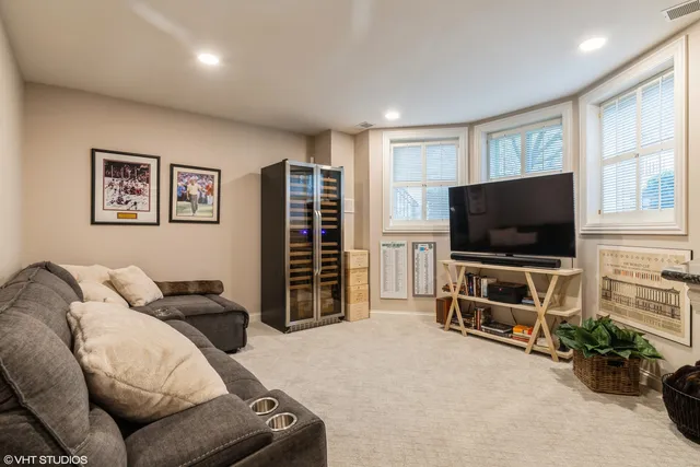 $6,500 | 2016 Valor Court, Unit 1, Glenview, IL 60026