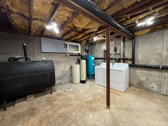 a view of utility room