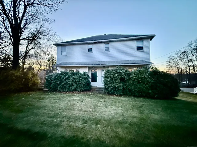 $524,900 | 141 East High Street, East Hampton, CT 06424