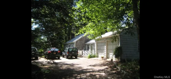 $1,290,000 | 11 Mary Lane, Greenvale, NY 11548