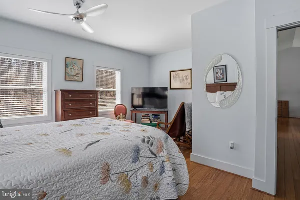 a en suite bathroom with a sink and a mirror