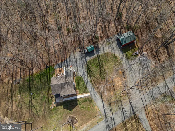 view of balcony with wooden floor and fence