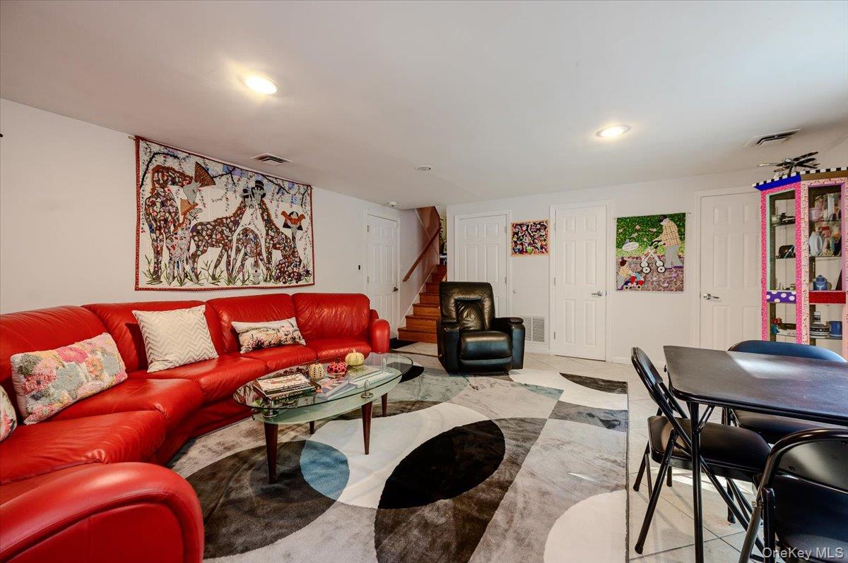 239 Hungry Harbor Road Valley Stream, NY 11581 - Photo 13 of 29