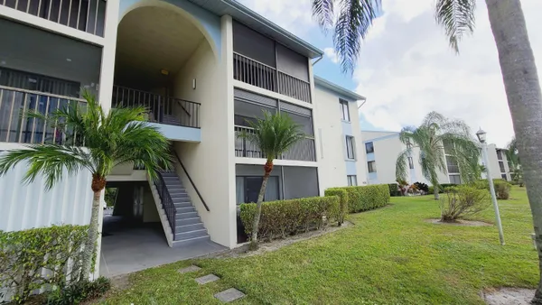 $1,999 | 1109 Green Pine Boulevard, Unit B2, West Palm Beach, FL 33409