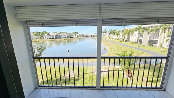 $1,999 | 1109 Green Pine Boulevard, Unit B2, West Palm Beach, FL 33409
