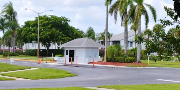 $1,999 | 1109 Green Pine Boulevard, Unit B2, West Palm Beach, FL 33409