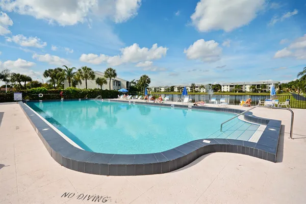 $1,999 | 1109 Green Pine Boulevard, Unit B2, West Palm Beach, FL 33409