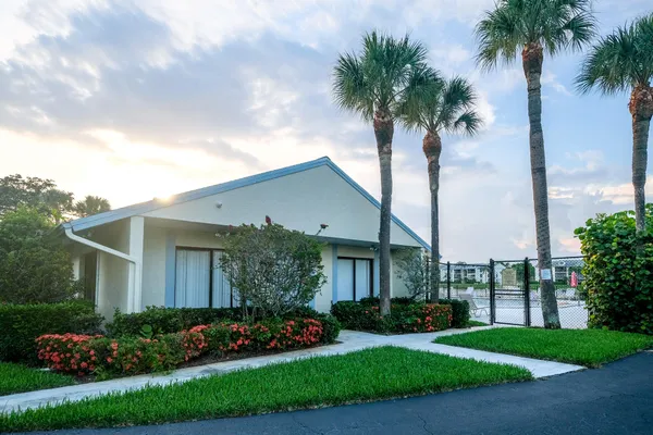 $1,999 | 1109 Green Pine Boulevard, Unit B2, West Palm Beach, FL 33409