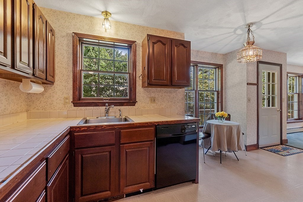 18 Cedar Road Littleton, MA 01460 - Photo 3 of 31 Gallery Image 3