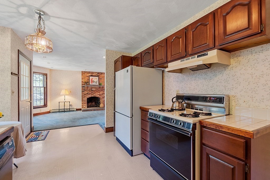 18 Cedar Road Littleton, MA 01460 - Photo 4 of 31 Gallery Image 4
