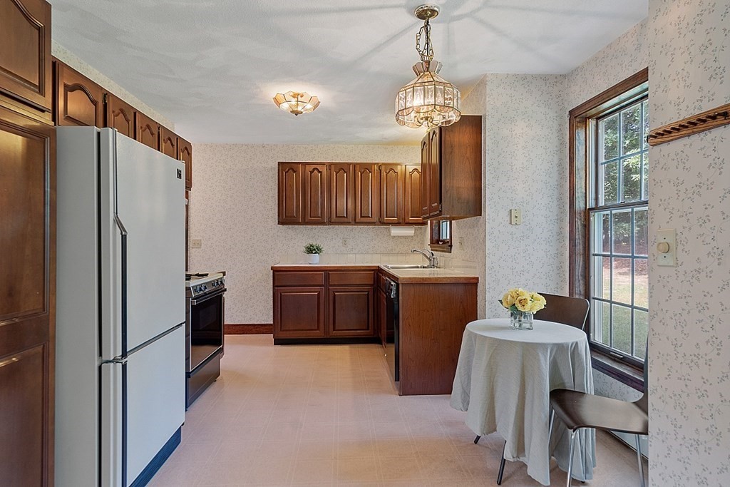 18 Cedar Road Littleton, MA 01460 - Photo 5 of 31 Gallery Image 5