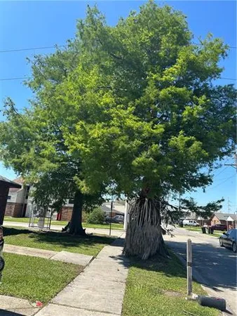 $325,000 | 400 East Liberaux Street, Chalmette, LA 70043