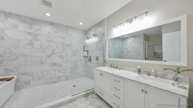 $1,050,000 | 5450 Christopher Drive, Unit 243, Osage Beach, MO 65065