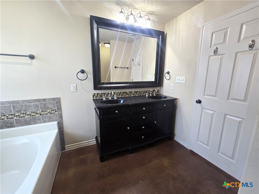 5900 Boxelder Trail Killeen, TX 76542 - Photo 20 of 37 Master Bath