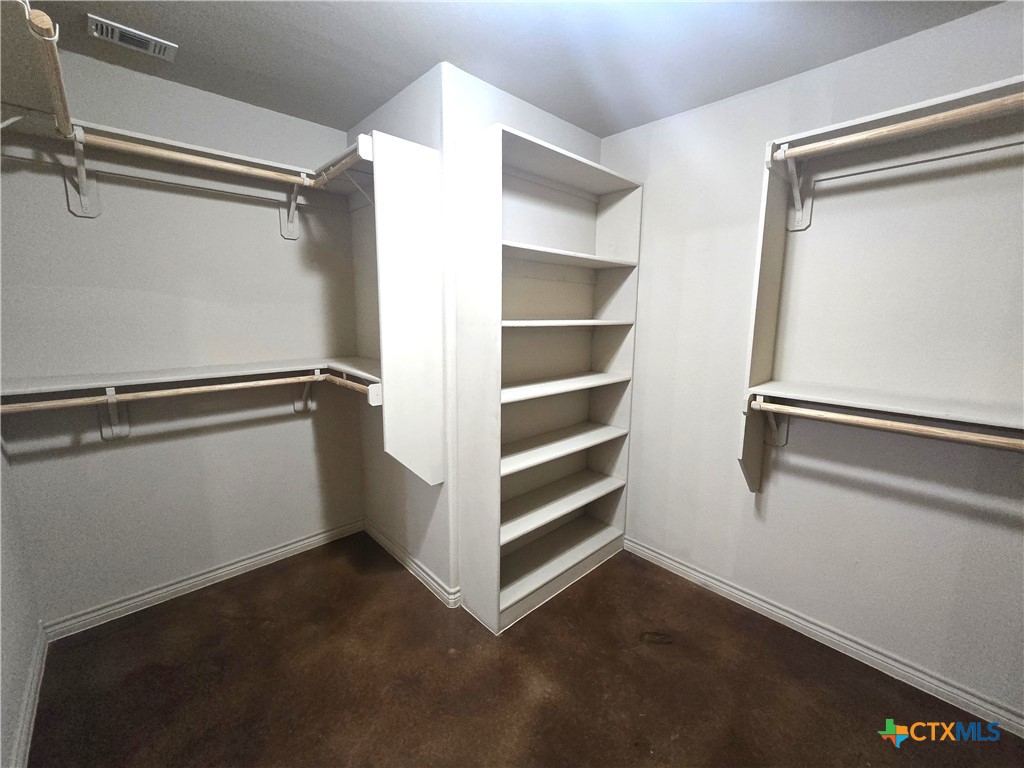5900 Boxelder Trail Killeen, TX 76542 - Photo 22 of 37 Master closet