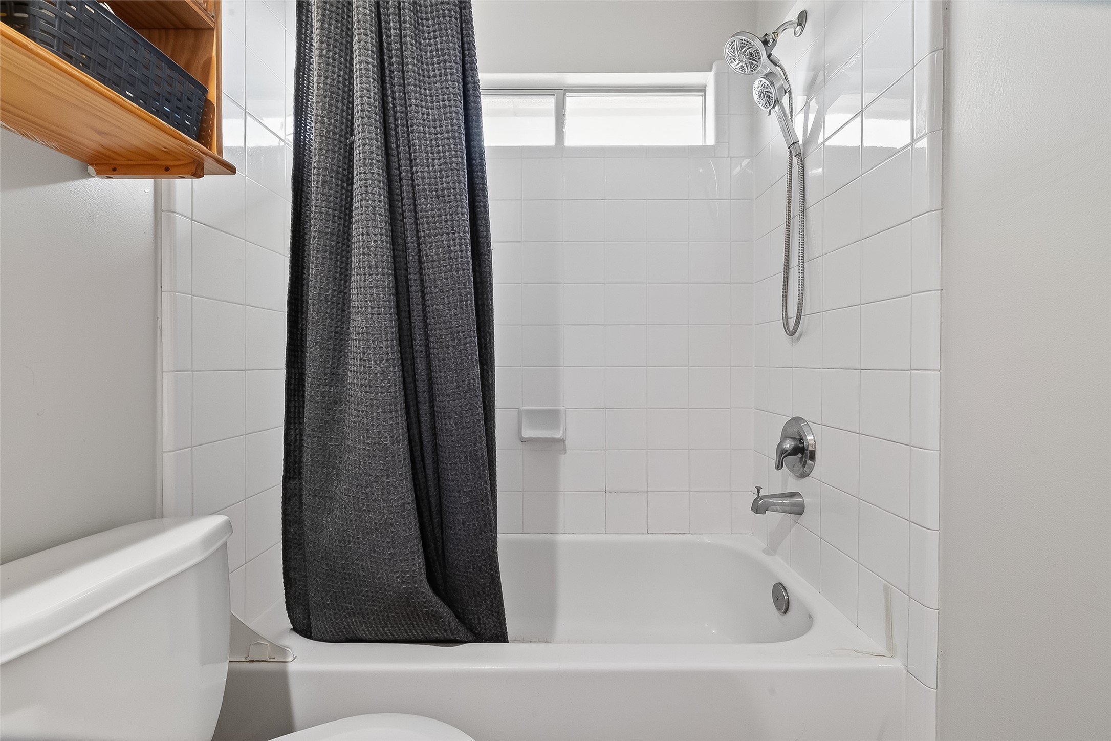 5902 Camron Point Circle Katy, TX 77449 - Photo 26 of 44 Well-appointed full bath featuring tub/shower combo and functional layout.