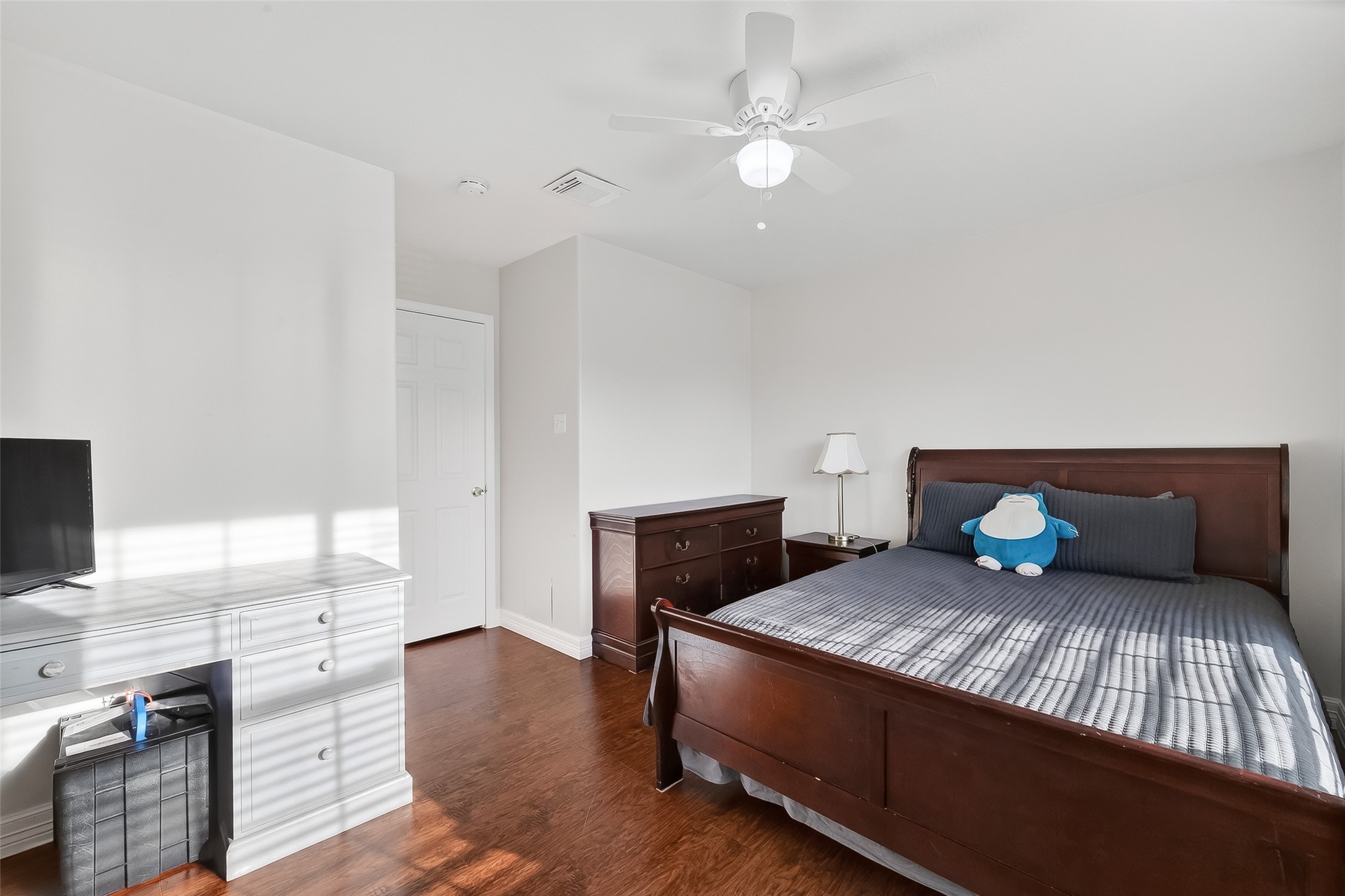 5902 Camron Point Circle Katy, TX 77449 - Photo 28 of 44 alternate view of the third bedroom