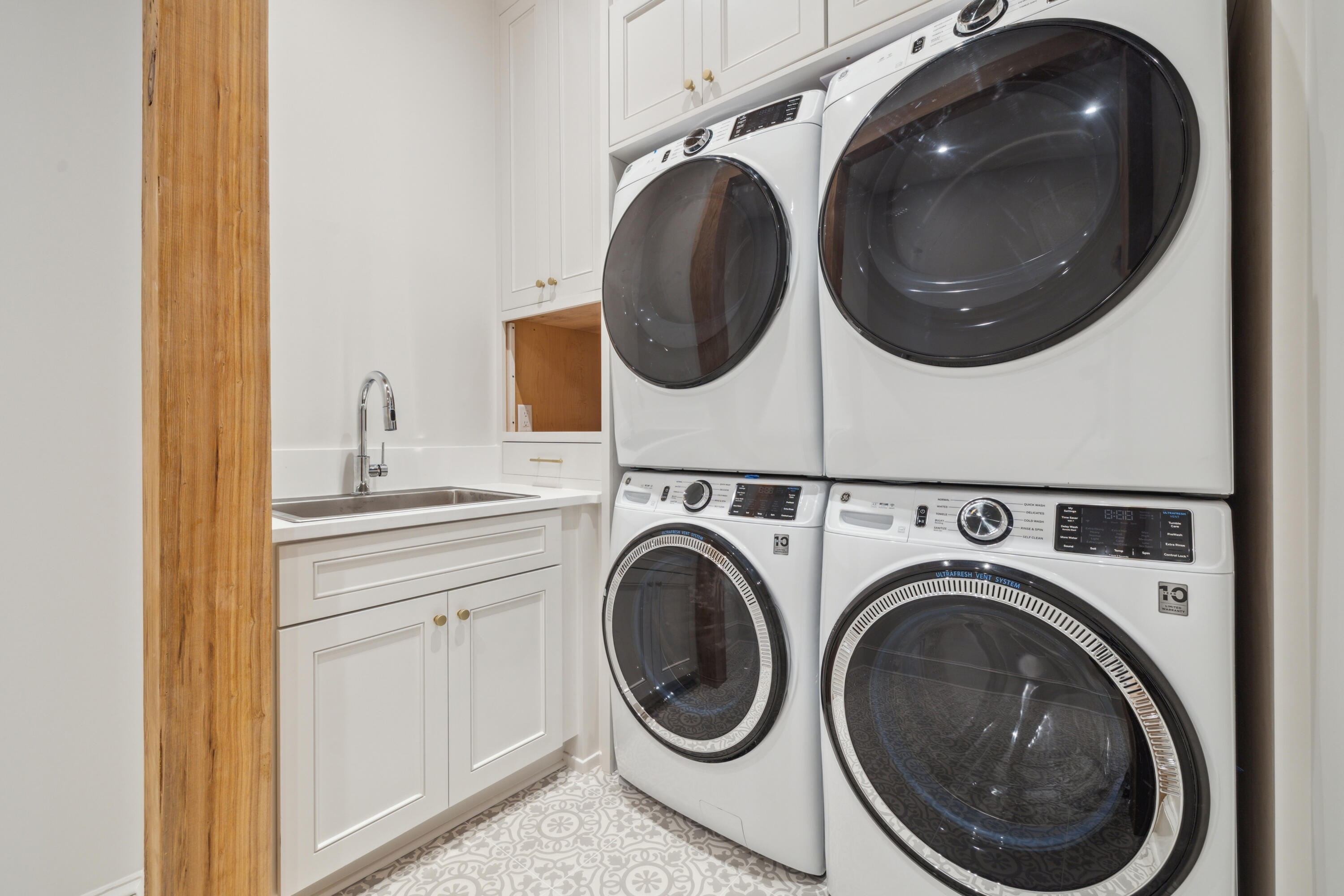 31 Sea Walk Circle Santa Rosa Beach, FL 32459 - Photo 21 of 50 a utility room with dryer and washer