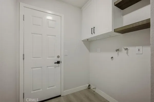 a view of a utility room