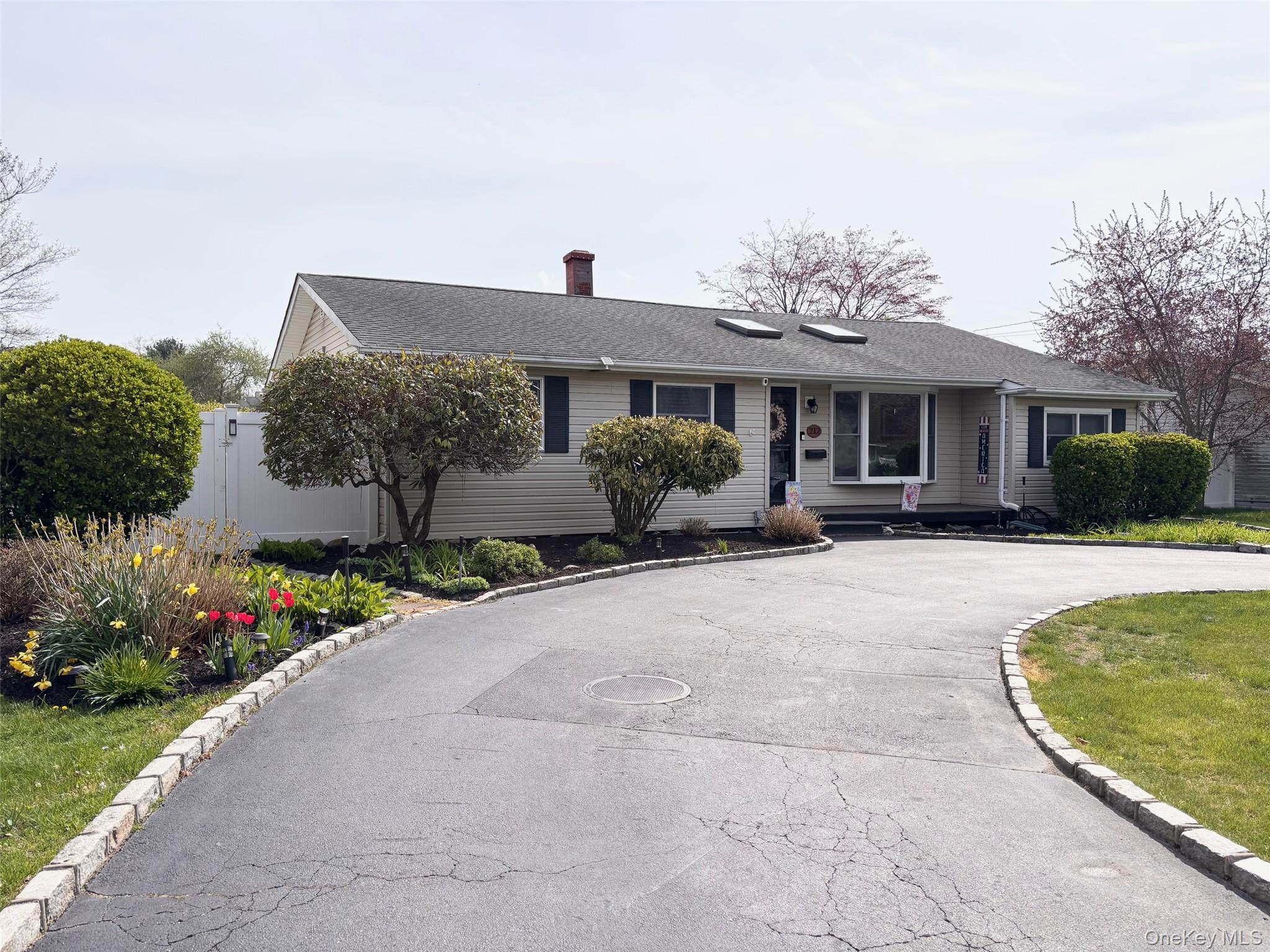 212 Matthews Road Oakdale, NY 11769 - Photo 2 of 38