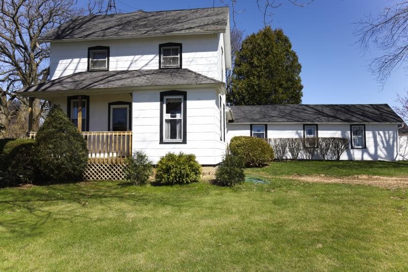 3968 Hunter Road Poplar Grove, IL 61065 - Photo 1 of 25 a front view of a house with a garden