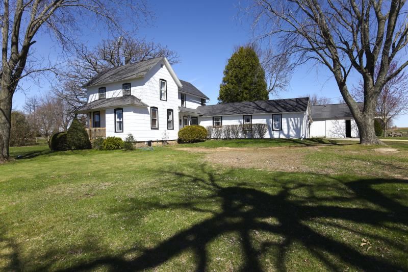 3968 Hunter Road Poplar Grove, IL 61065 - Photo 2 of 25 a view of a house with a yard
