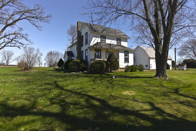 3968 Hunter Road Poplar Grove, IL 61065 - Photo 6 of 25 a front view of house with yard and green space