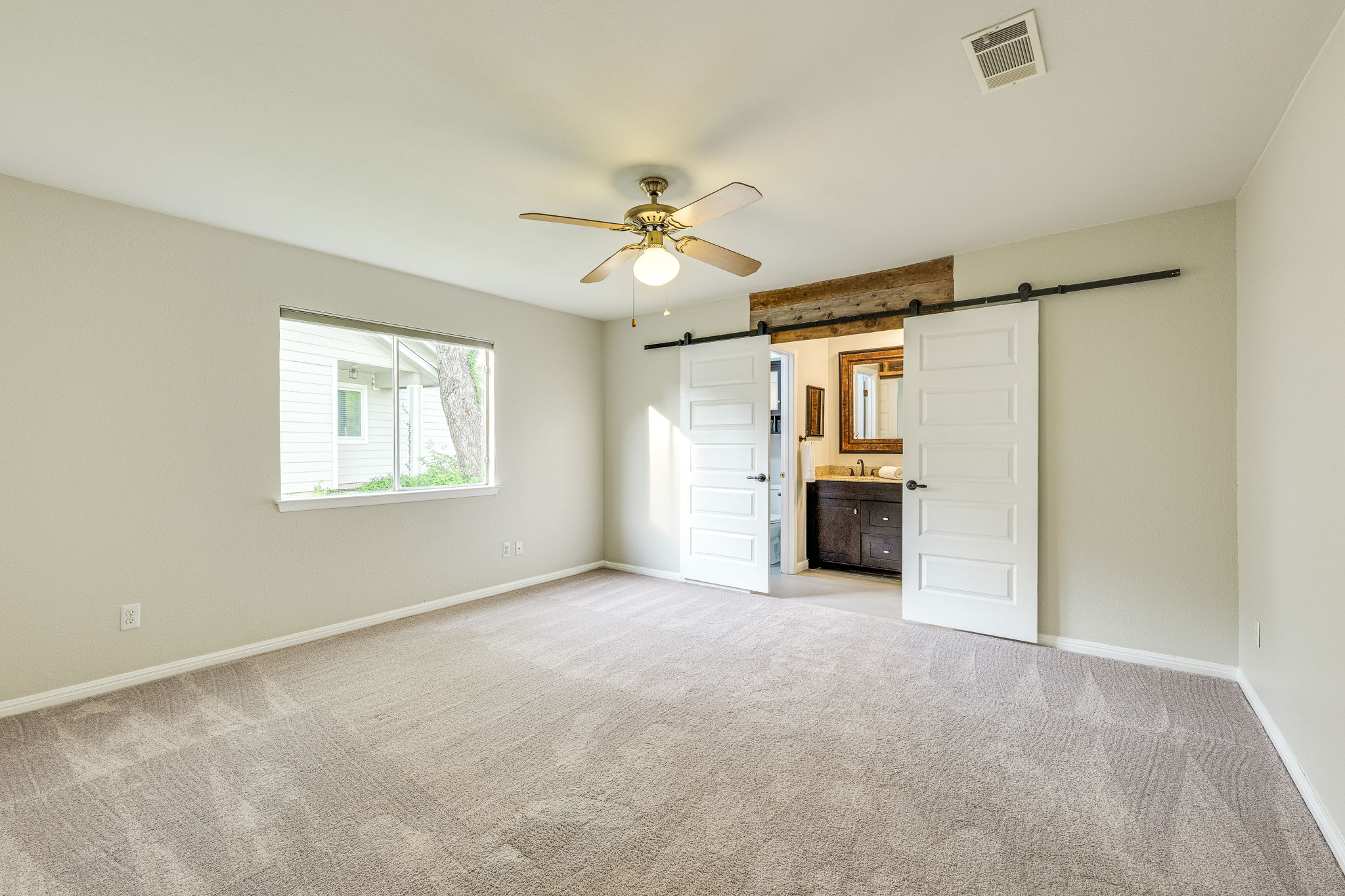 4815 Transit Circle Austin, TX 78727 - Photo 22 of 35 Spacious primary room featuring neutral carpeting and light-toned walls