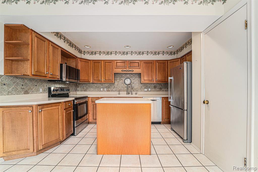 8165 Holcomb Road Clarkston, MI 48348 - Photo 10 of 43
