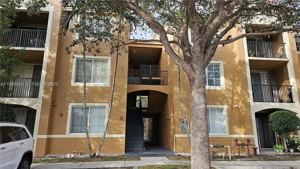 $2,000 | 8040 North Nob Hill Road, Unit 303, Tamarac, FL 33321