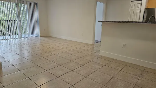 $2,000 | 8040 North Nob Hill Road, Unit 303, Tamarac, FL 33321