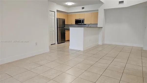 $2,000 | 8040 North Nob Hill Road, Unit 303, Tamarac, FL 33321