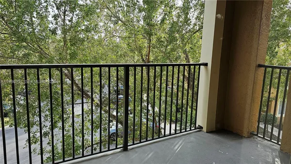 $2,000 | 8040 North Nob Hill Road, Unit 303, Tamarac, FL 33321