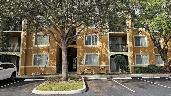 $2,000 | 8040 North Nob Hill Road, Unit 303, Tamarac, FL 33321