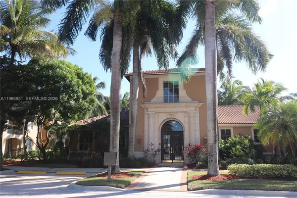 $2,000 | 8040 North Nob Hill Road, Unit 303, Tamarac, FL 33321