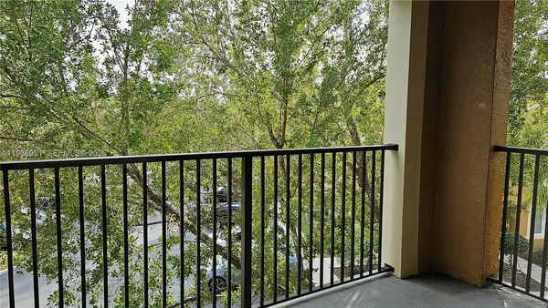 $2,000 | 8040 North Nob Hill Road, Unit 303, Tamarac, FL 33321