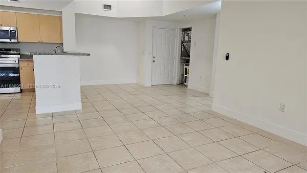 $2,000 | 8040 North Nob Hill Road, Unit 303, Tamarac, FL 33321
