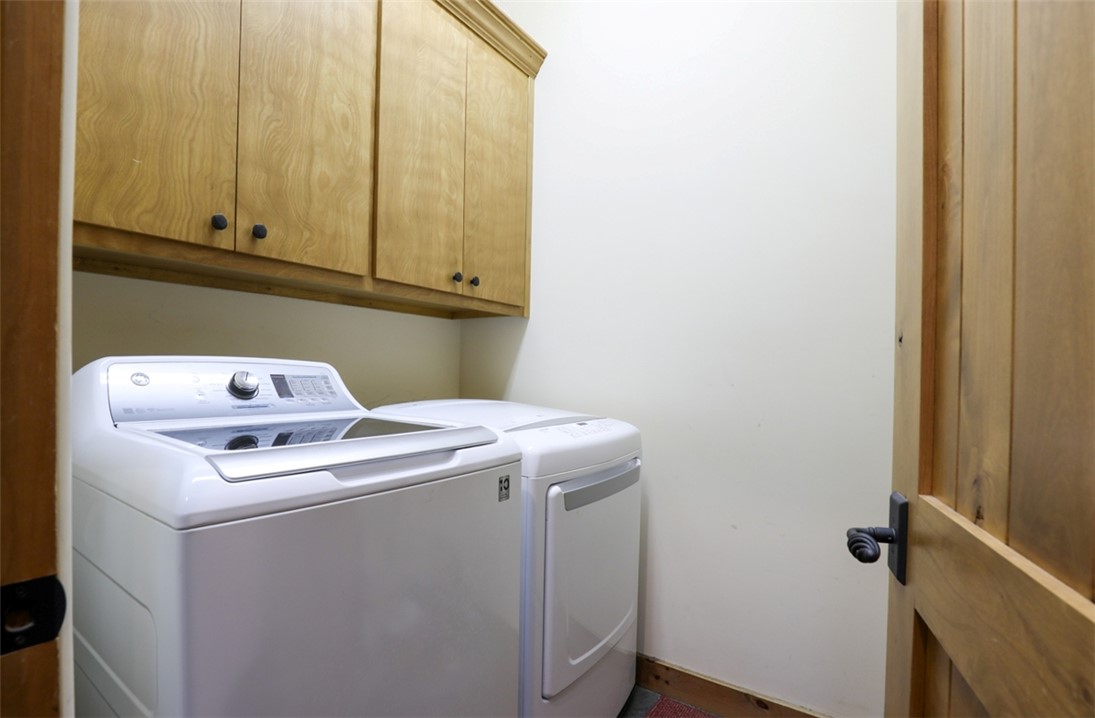 3 Horizon Pointe Lane Salem, SC 29676 - Photo 16 of 30 This dedicated laundry room provides convenience and ample storage for household tasks.