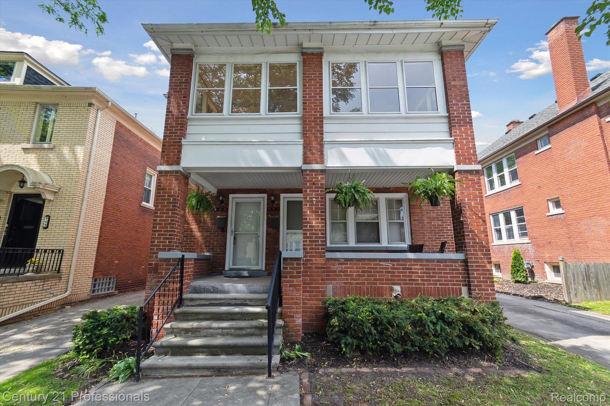 949 Nottingham Road Grosse Pointe, MI 48230 - Photo 4 of 56 Gallery Image 4