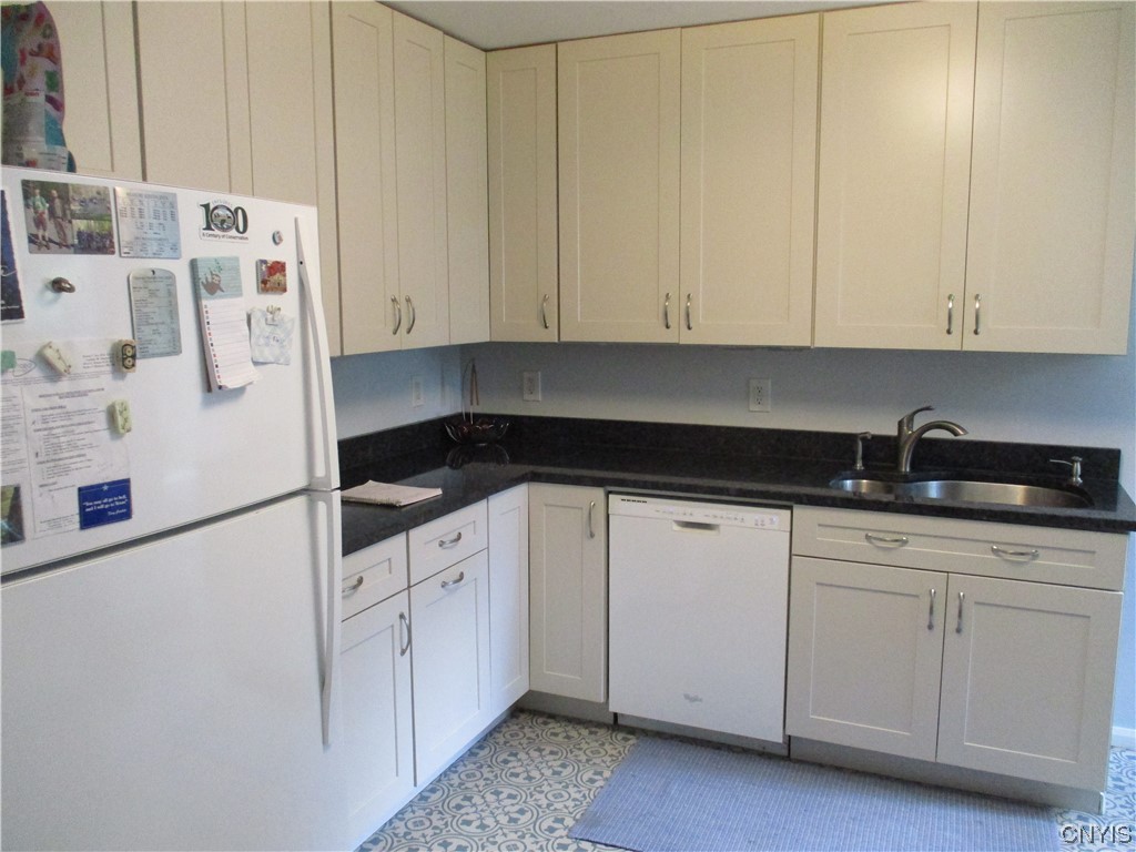 208 Eureka Drive Manlius, NY 13104 - Photo 12 of 21